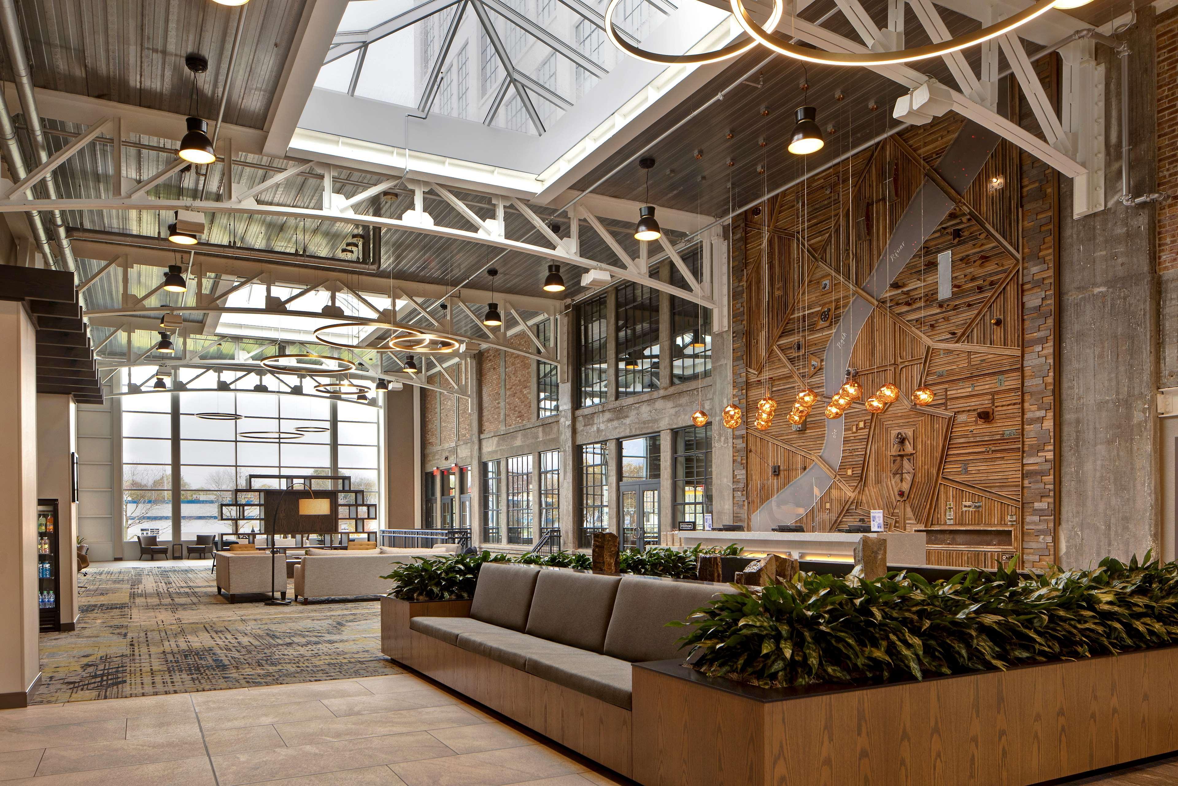 Embassy Suites By Hilton Rockford Riverfront Exterior foto